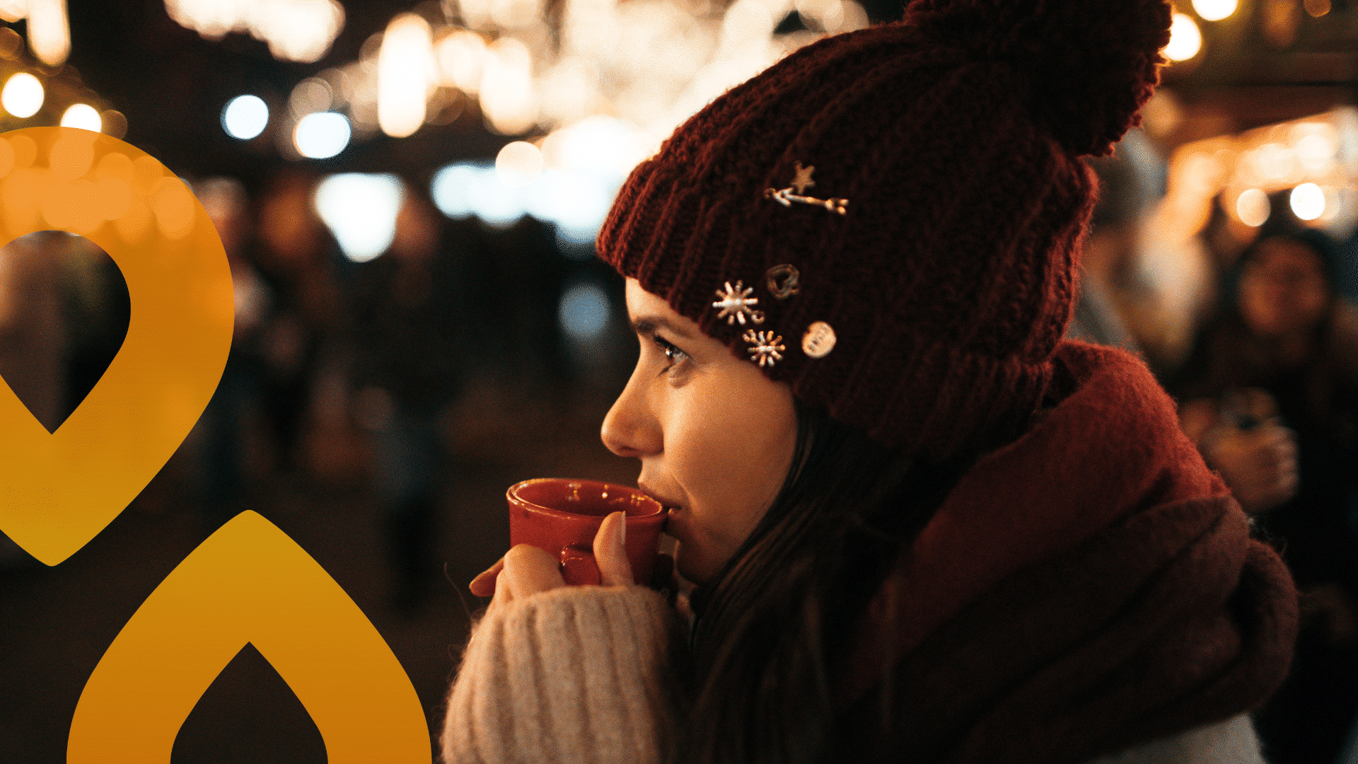 henkilö juo jouluglögiä