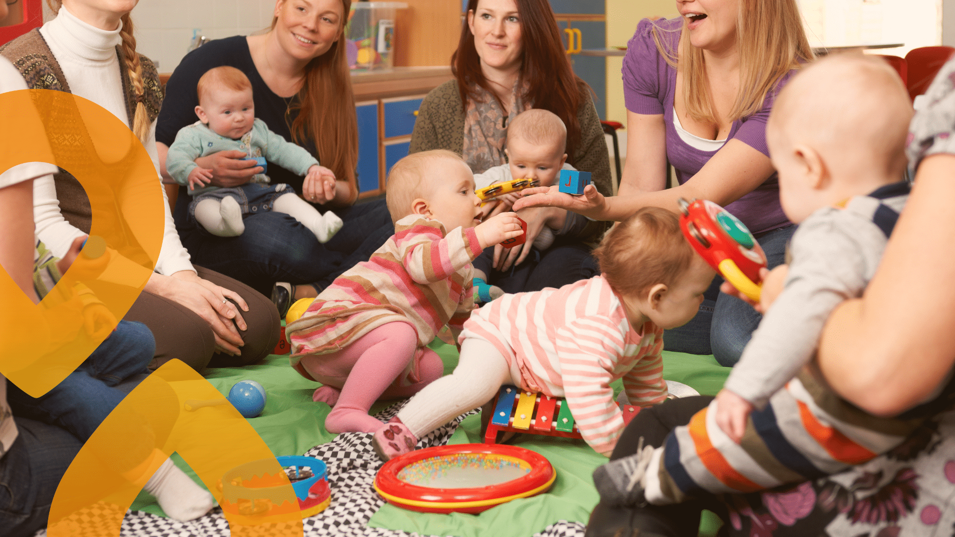 Vauvoja leikkimässä soittimilla