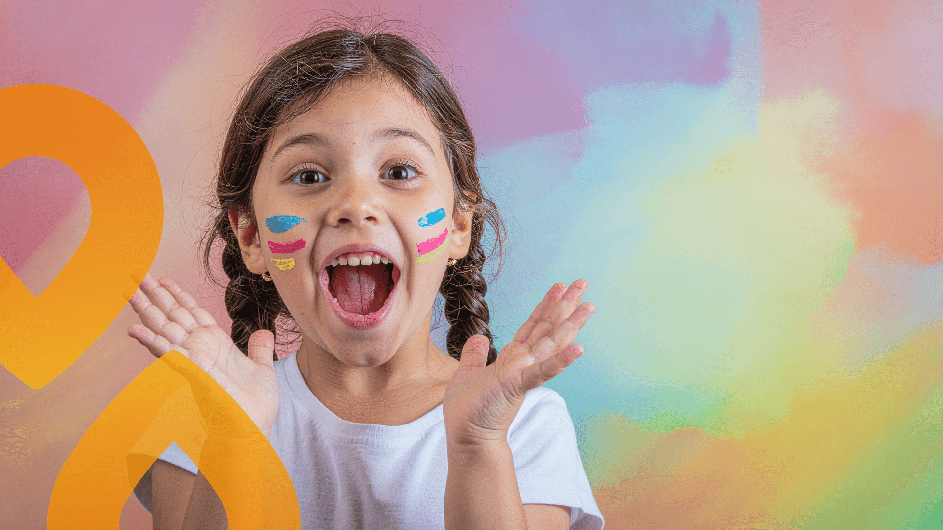 Lapsi on iloinen, kun hänellä on kasvomaalaus