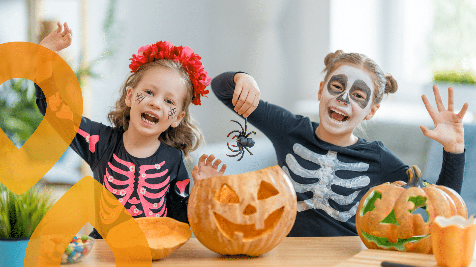 lapsia halloween-asuissa